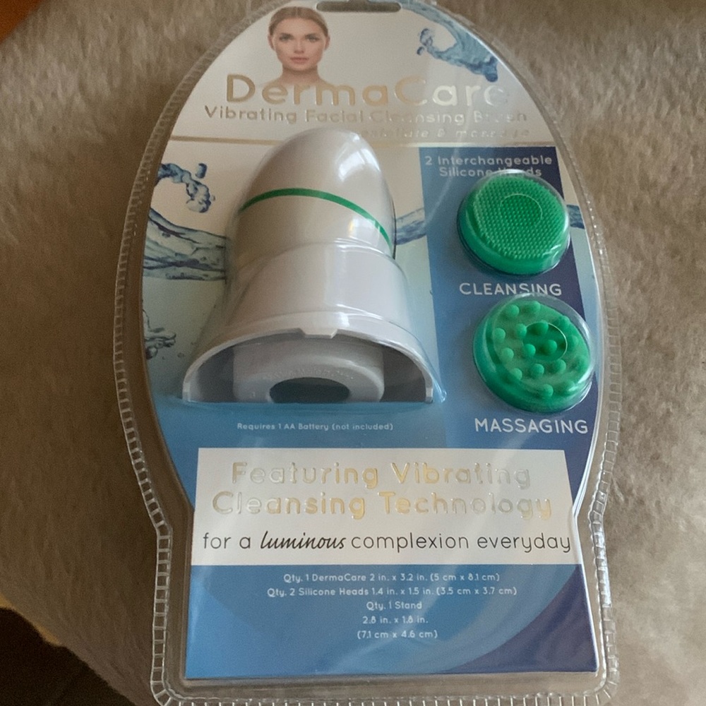 Facial cleansing brush